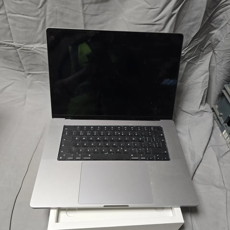 APPLE MACBOOK PRO 13-INCH SPACE GRAY – WITH ORIGINAL BOX