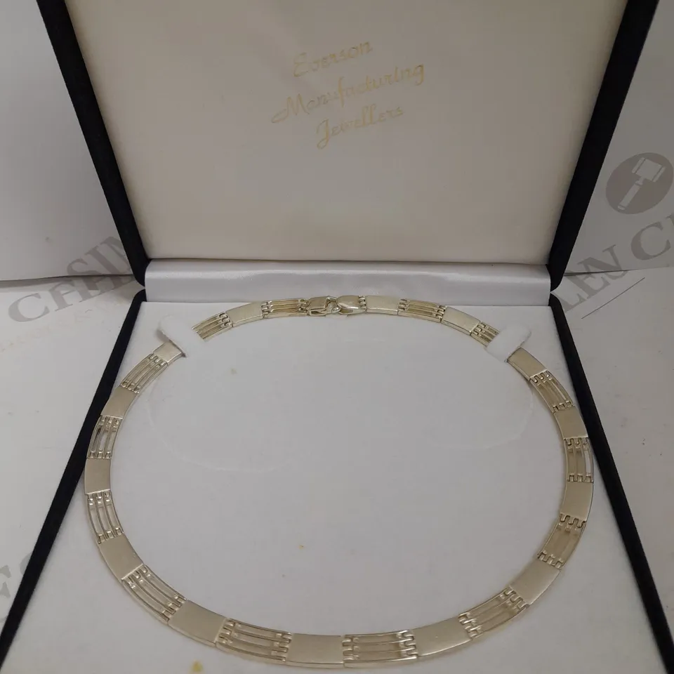 BOXED SILVER EFFECT NECKLACE