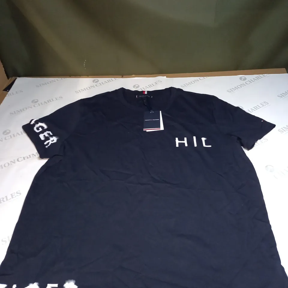 TOMMY HILFIGER PRINTED T-SHIRT SIZE 3XL