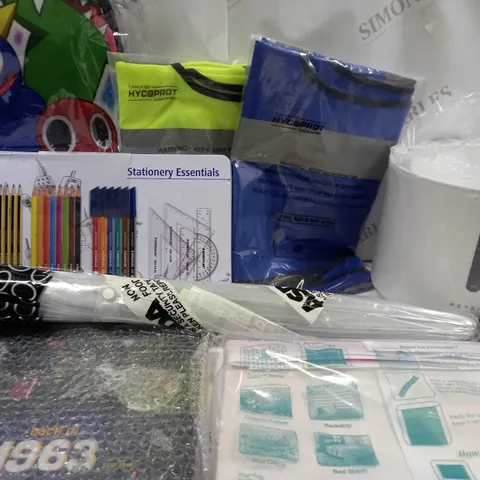 BOX OF APPROX 8 ASSORTED HOUSEHOLD ITEMS TO INCLUDE HI VIS VESTS, UMBERELLA, STATIONARY SET, ETC