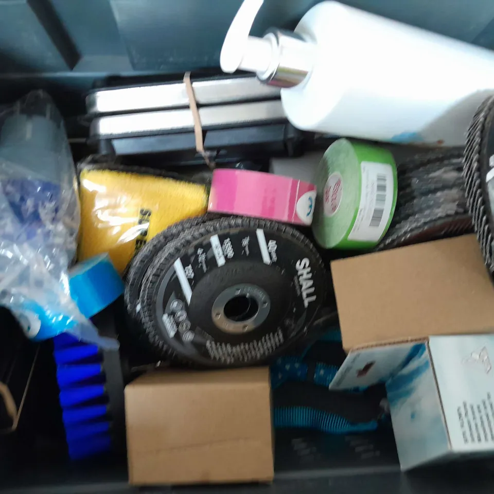 APPROXIMATELY 10 ASSORTED HOUSEHOLD ITEMS TOO INCLUDE SANDER DISC - IMPELLER PUMP-GOLF BALLS , ETC 