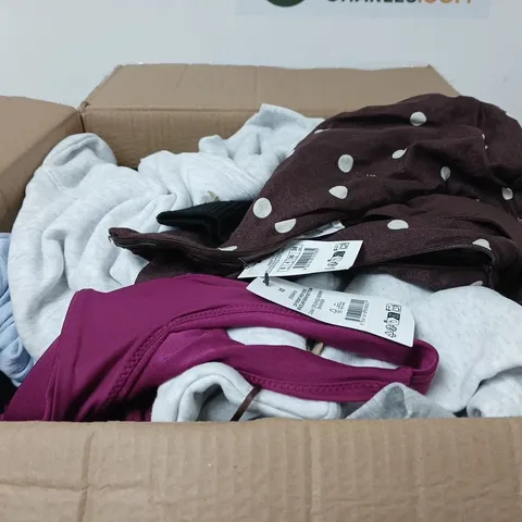 BOX OF APPROXIMATELY 15 ASSORTED CLOTHING ITEMS IN VARIOUS COLORS , STYLES AND SIZES