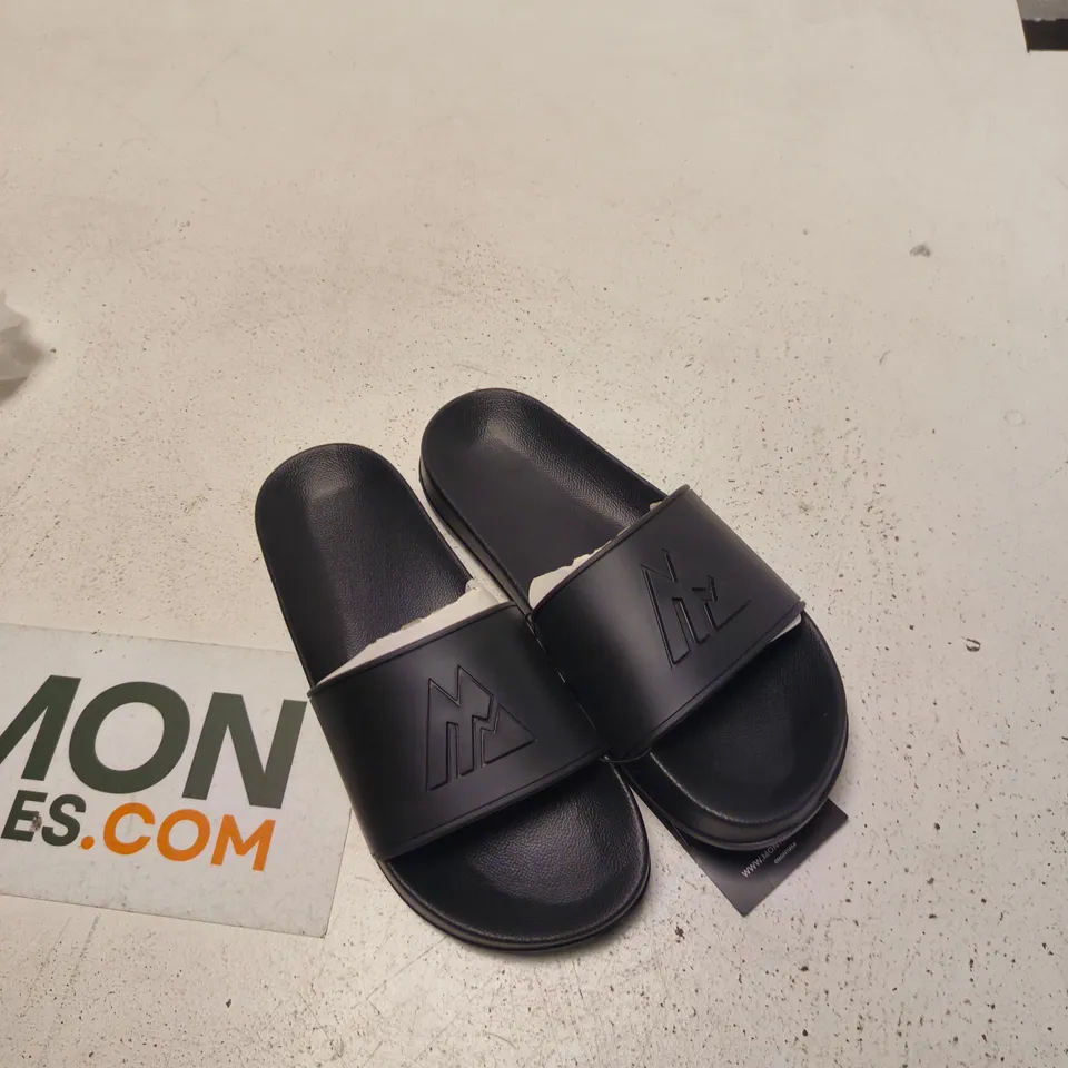 MONTIREX BLACK SLIDES – LOGO-EMBOSSED STRAP UK 5