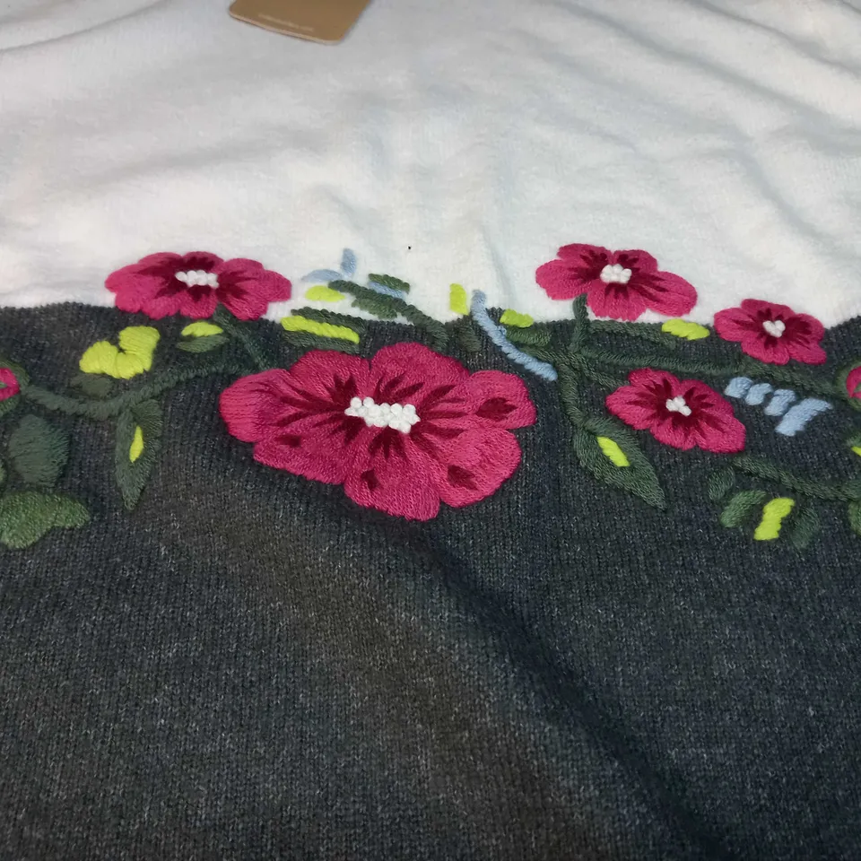 COTTON TRADERS EMBROIDERED CREAM JUMPER - SIZE 24