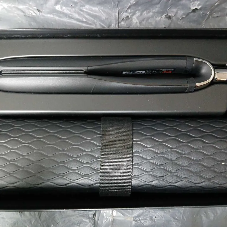 BOXED GHD PLATINUM+ HAIR STRAIGHTENER GIFT SET 