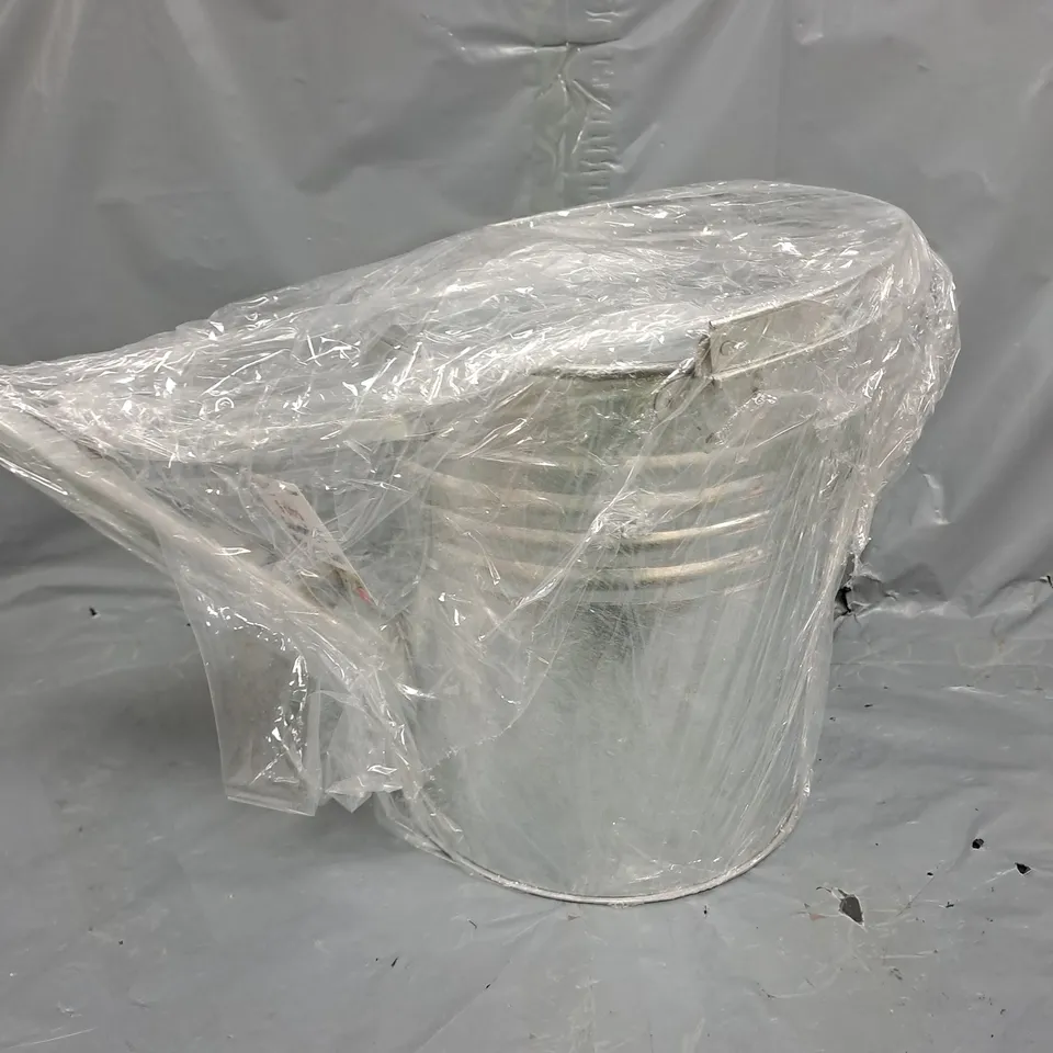 METAL RETRO STYLE WATERING CAN 