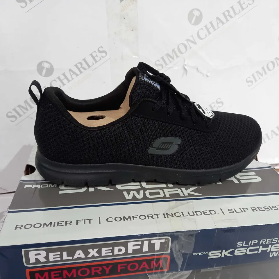 BOXED SKETCHERS RELAXED FIT MEMORY FOAM BLACK TRAINERS - SIZE 6 1/2