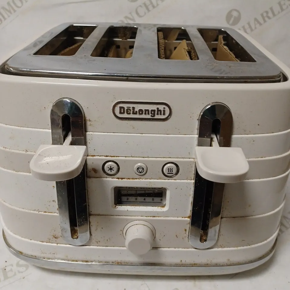 DE'LONGHI AVVOLTA 4-SLICE TOASTER - WHITE