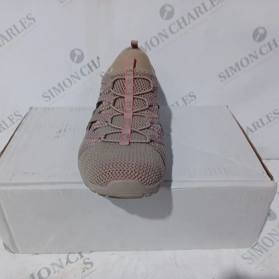BOXED PAIR OF SKECHERS REGGAE 2.0 SHOES IN TAUPE SIZE 7