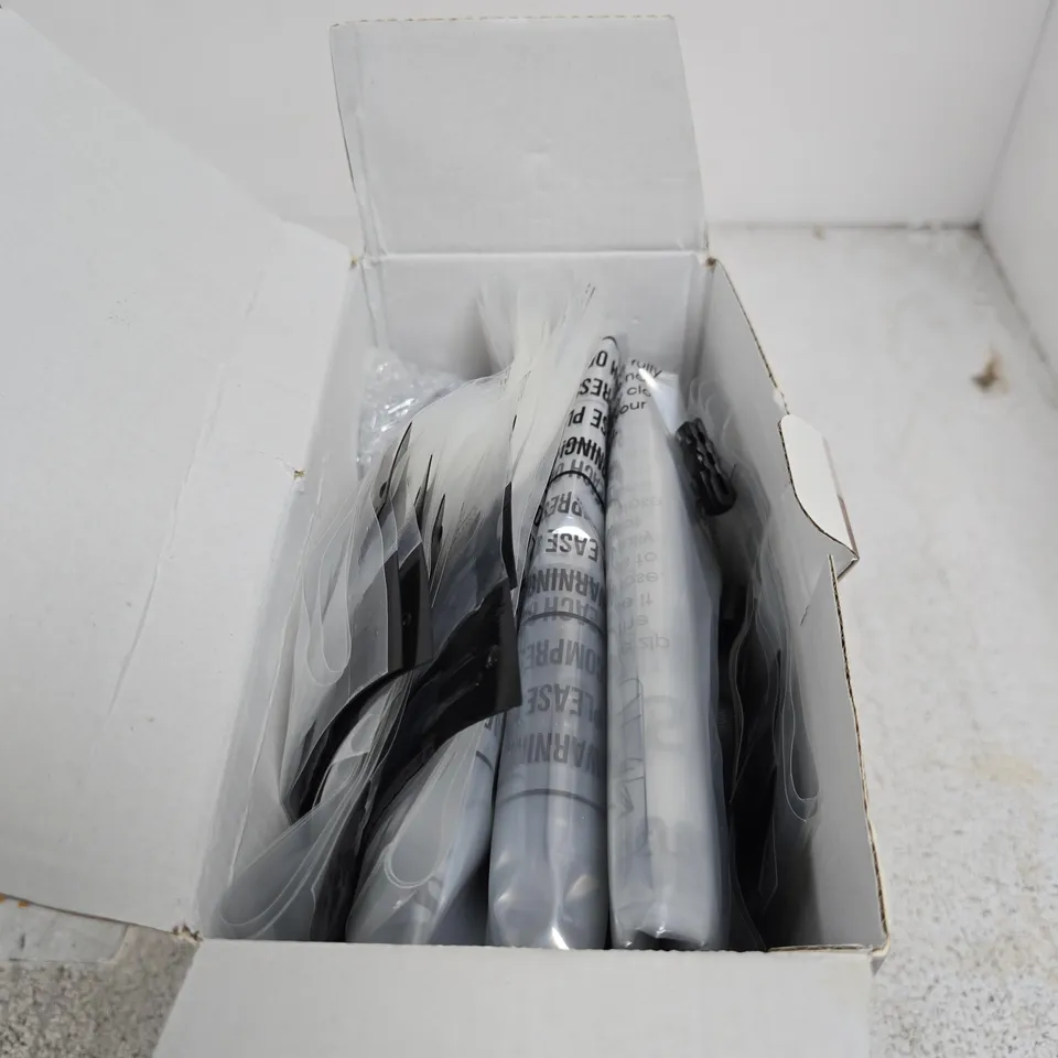 WILLFORGE SET OF APPROXIMATELY 10 VACUUM STORAGE BAGS WITH PUMP BOXED