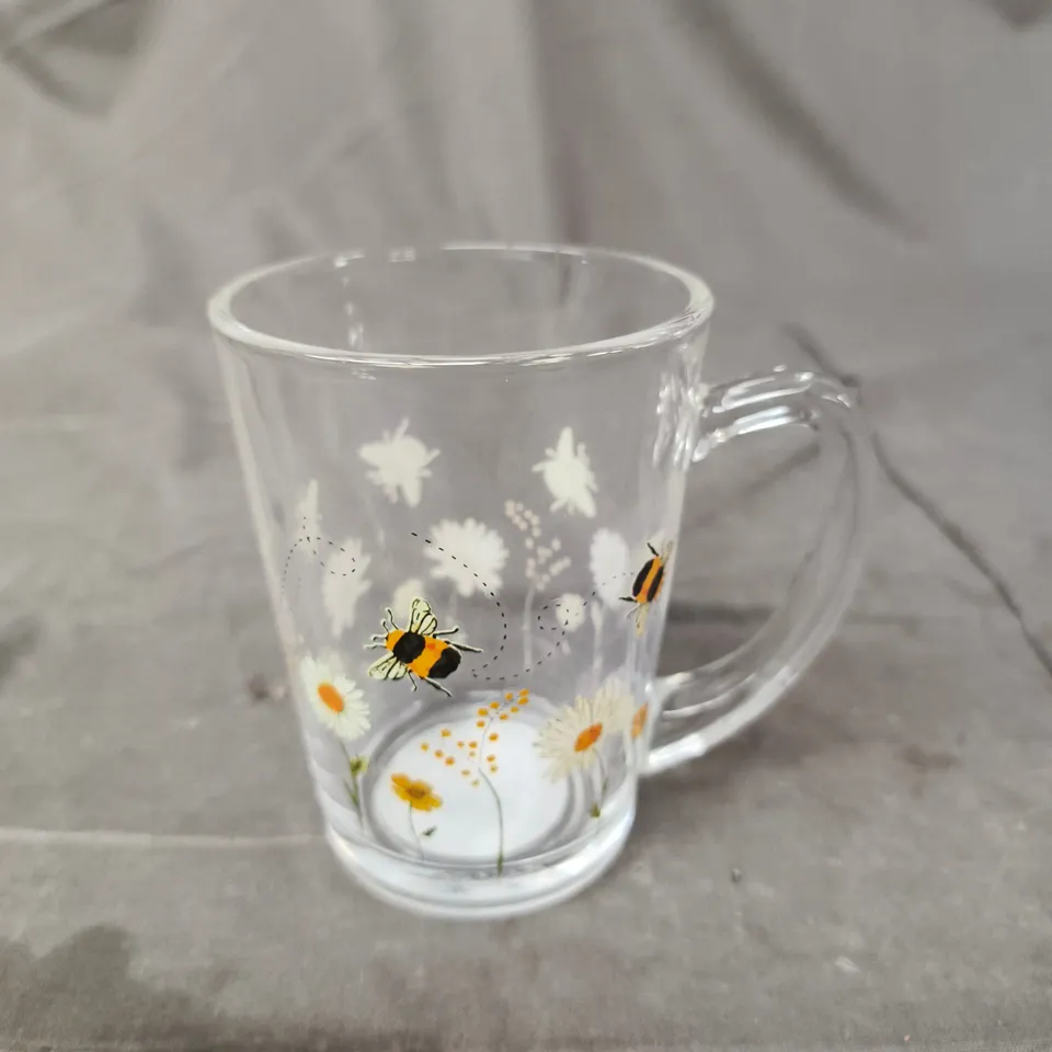 24 X GLASS BEE TEA MUGS 