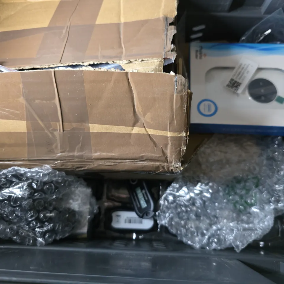 APPROXIMATELY 12 ASSORTED ITEMS TO INCLUDE - M.2 SSD , 4G WIRELESS MOBILE WIFI PRO , RANXIANA S880E M.2 NVME ETC