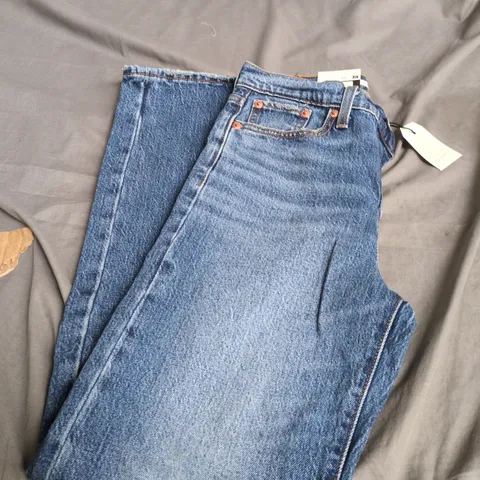 LEVI'S WEDGIE STRAIGHT JEANS – WOMEN'S UK 6 (26IN WAIST, 30IN INSEAM)