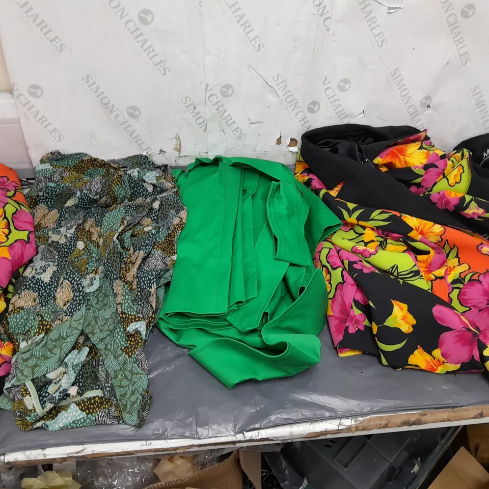 BOX OF APPROXIMATELY 10 ASSORTED PIECES OF CLOTHING IN VARIOUS STYLES, SIZES, AND BRANDS 
