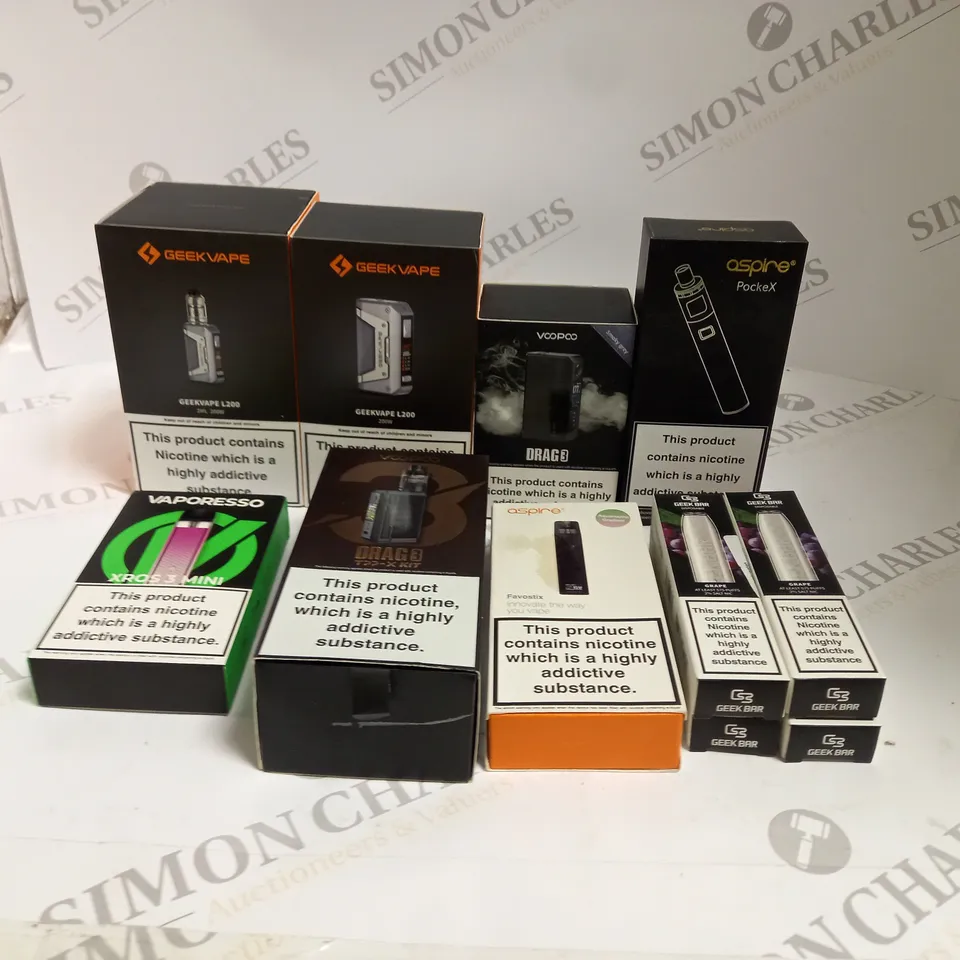 BOX OF APPROXIMATELY 20 ASSORTED VAPING KITS & DISPOSABLE VAPES IN VARIOUS FLAVOURS & BRANDS TO INCLUDE GEEK VAPE, VOO-POO, ASPIRE ETC 