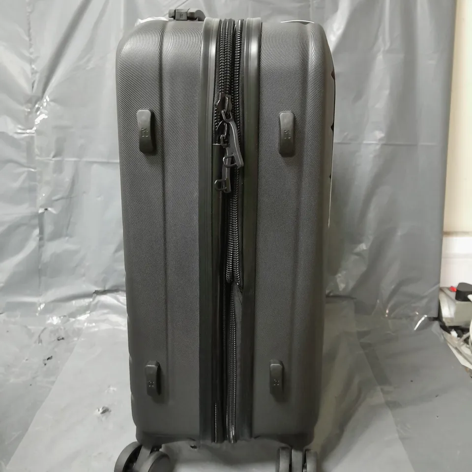 IT HIGH IMPACT WHEELED SUITCASE SMALL - BLACK - COLLECTION ONLY 