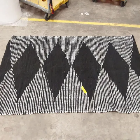 BORNSTEIN HANDWOVEN BLACK/GREY RUG // 185 X 125CM