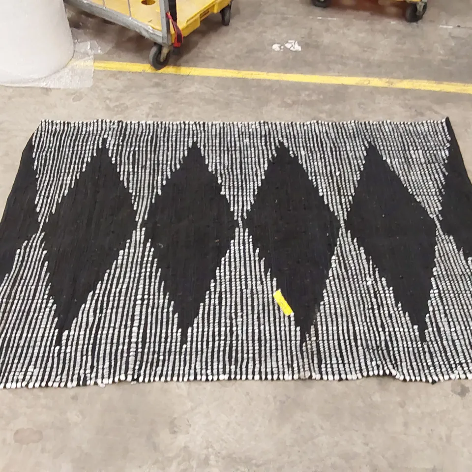 BORNSTEIN HANDWOVEN BLACK/GREY RUG // 185 X 125CM
