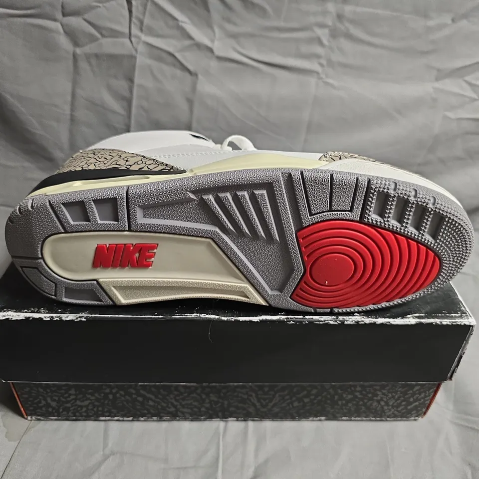 BOXED PAIR OF AIR JORDAN 3 RETRO TRAINERS - UK SIZE 9.5