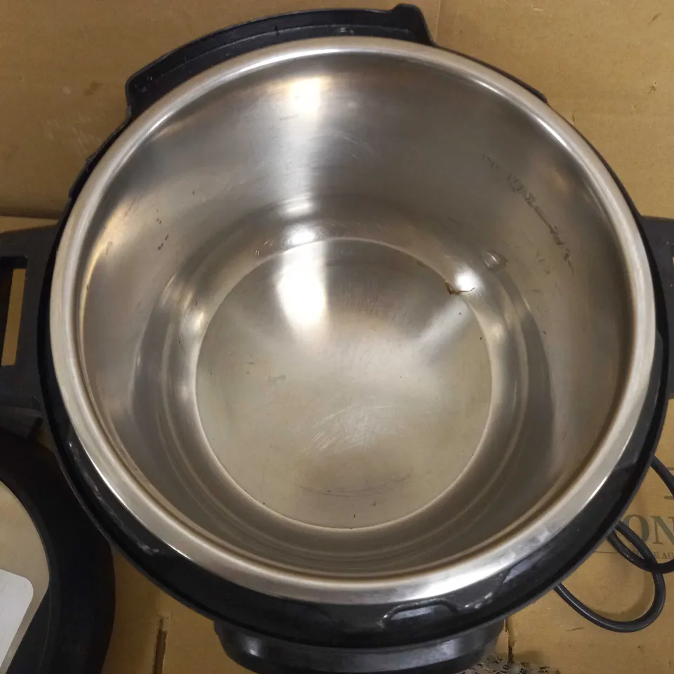 INSTANT POT PRESSURE COOKER 