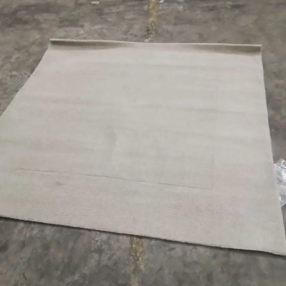 QUALITY DESIGNER AREA RUG - APPROXIMATELY 200X200