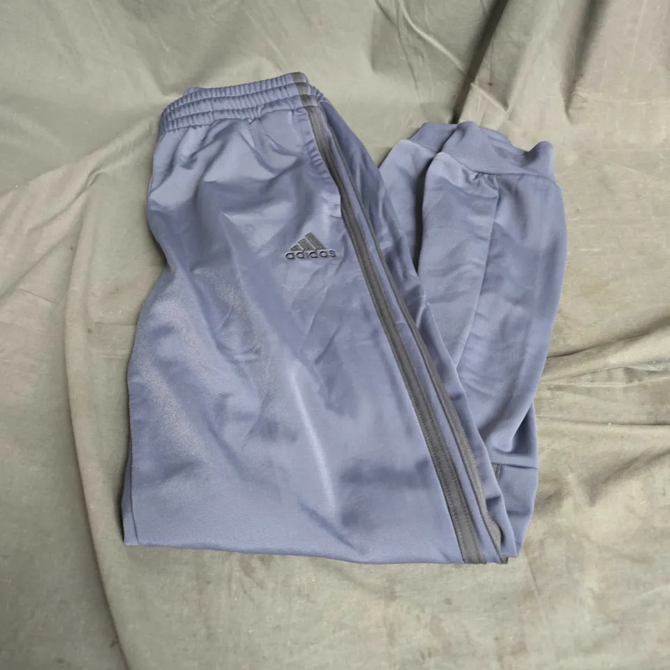 ADIDAS TRACK PANT IN ONYX SIZE 13-14YRS