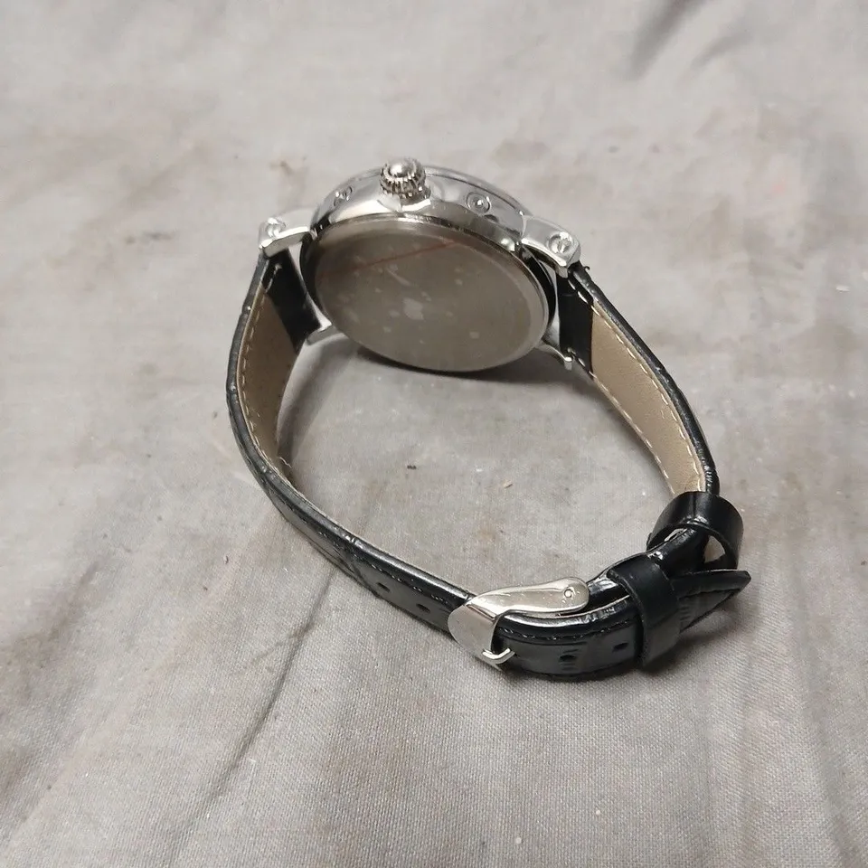 ERNEST FERDINAND QUARTZ WRISTWATCH WITH ROMAN NUMERAL DIAL, BLACK LEATHER STRAP (EF)