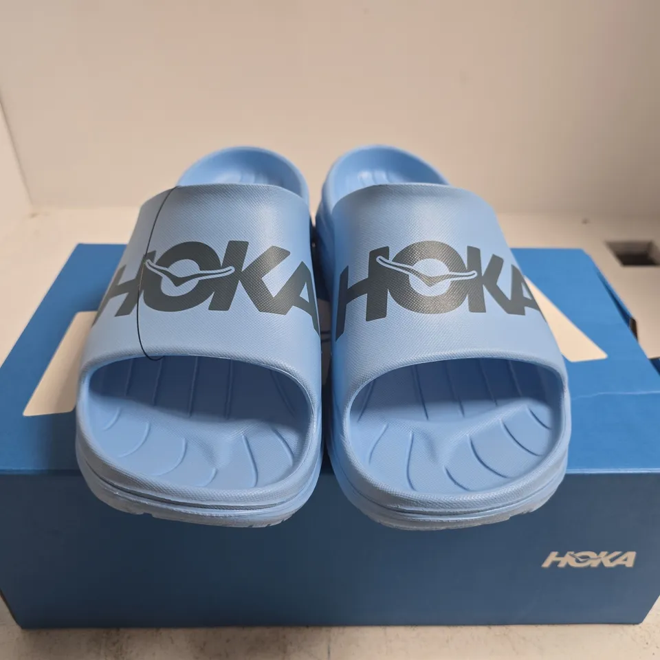 BOXED PAIR OF HOKA ORA ATHLETIC SLIDE SANDALS – UK 11.5