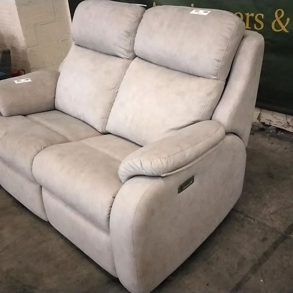 QUALITY BRITISH DESIGNED & MANUFACTURED G PLAN KINGSBURY 2 SEATER POWER RECLINER STINGRAY PLATINUM SUEDE SOFA
