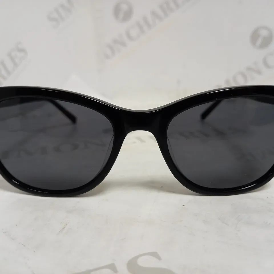DKNY NAVIGATOR SUNGLASSES RRP £110