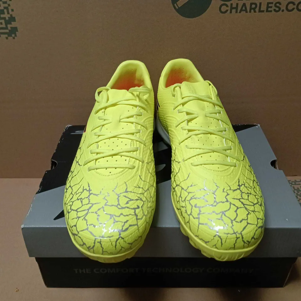 BOXED PAIR OF SKECHERS SKX:FTBL TF BOOTS IN YELLOW - UK 12