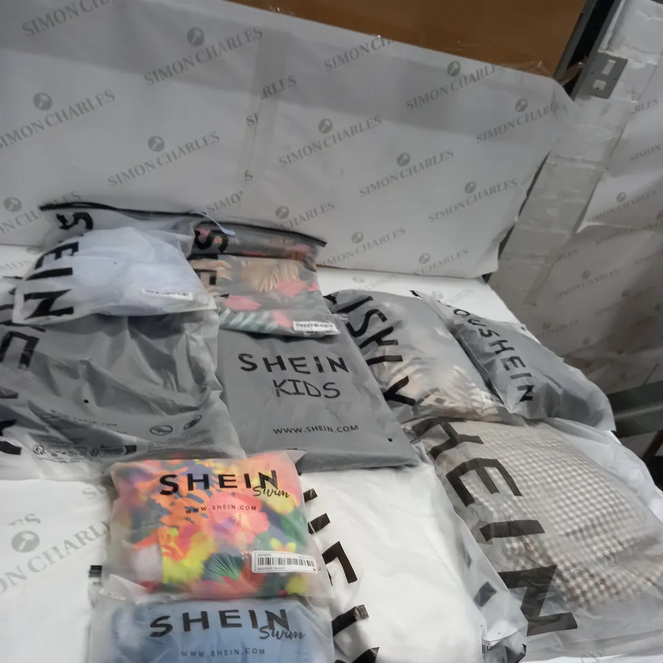 MEDIUM BOX OF ASSORTED SHEIN ITEMS 