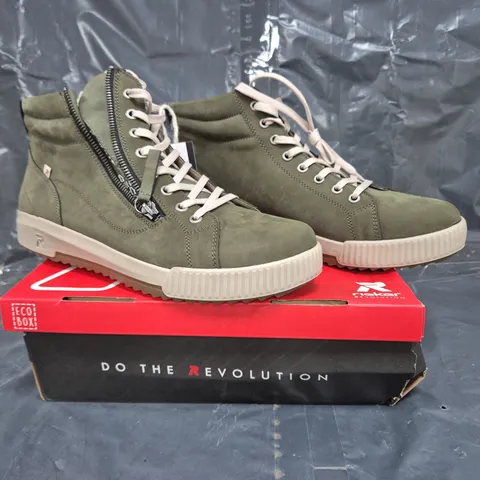 BOXED PAIR OF RIEKER SIDE ZIP SHOES IN OLIVE SIZE 7.5