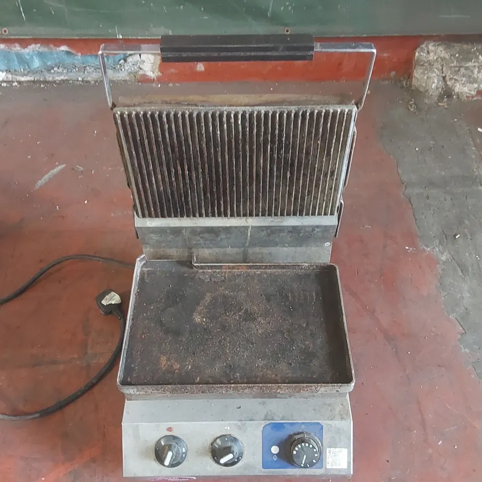 COMMERCIAL SANDWICH PRESS/CONTACT GRILL