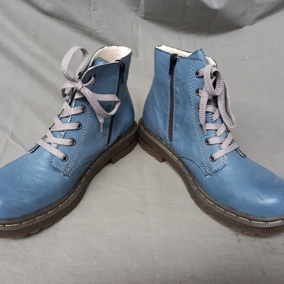 BOXED PAIR OF RIEKER ANKLE BOOTS IN BLUE SIZE 7.5