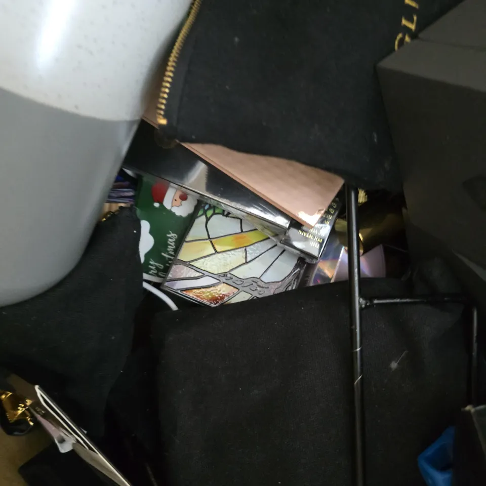 BOX OF APPROX 30 ASSORTED ITEMS TO INCLUDE GLO24K SERUM, BATTERIES, RIMMEL PALETTE, ETC