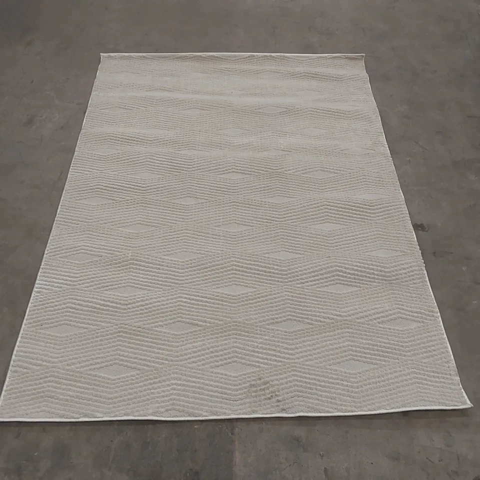 QUALITY DESIGNER AREA RUG - APPROXIMATELY 170 x 119cm