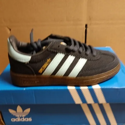 BOXED PAIR OF KIDS ADIDAS HANDBALL SPEZIAL C TRAINERS - UK SIZE 11.5 - KIDS 