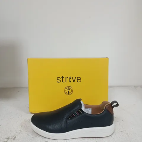STRVE SLIP-ON TRAINERS – BLACK UK SIZE 7