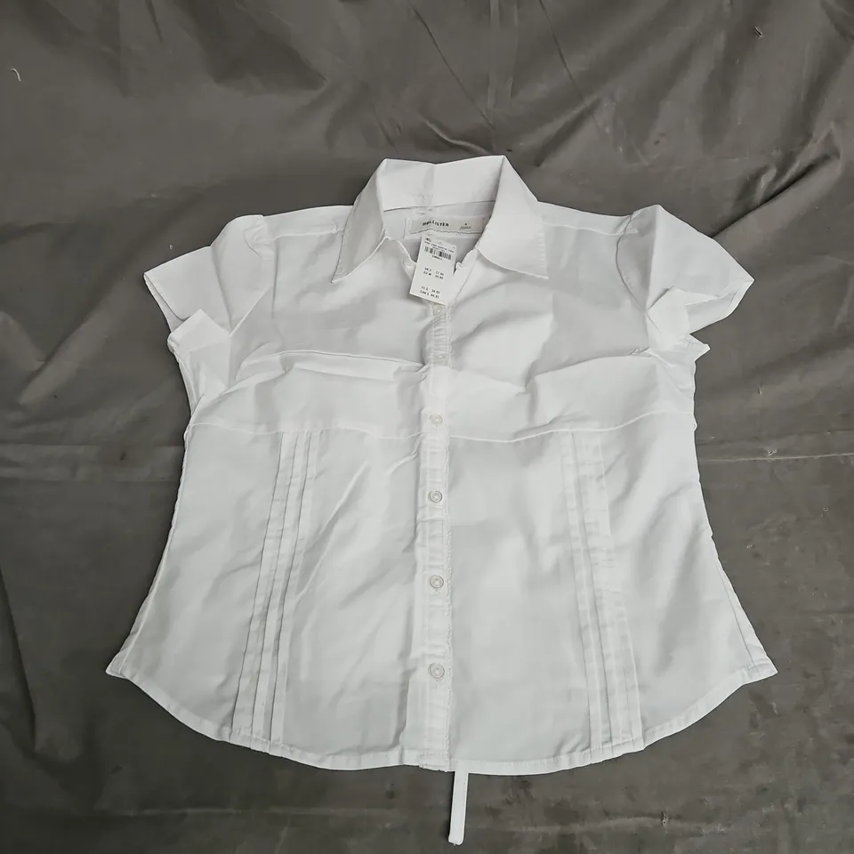 HOLLISTER SHORT SLEEVE BLOUSE IN S