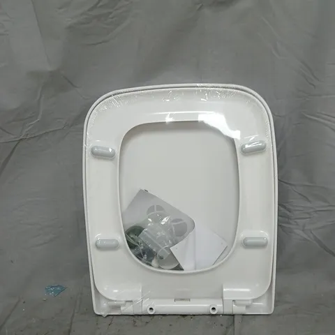 WHITE TOILET SEAT WITH LID AND FITTINGS