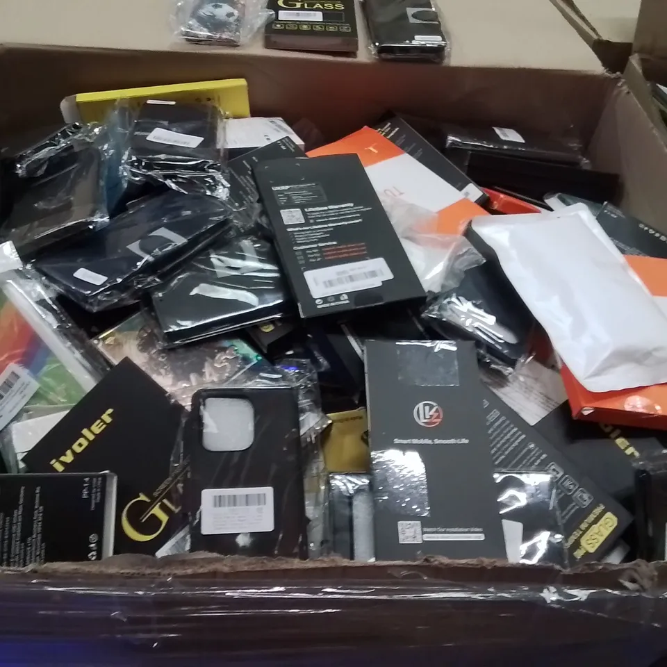 PALLET CONTAINING A LARGE QUANTITY OF PHONE CASES,SCREEN PROTECTORS 
