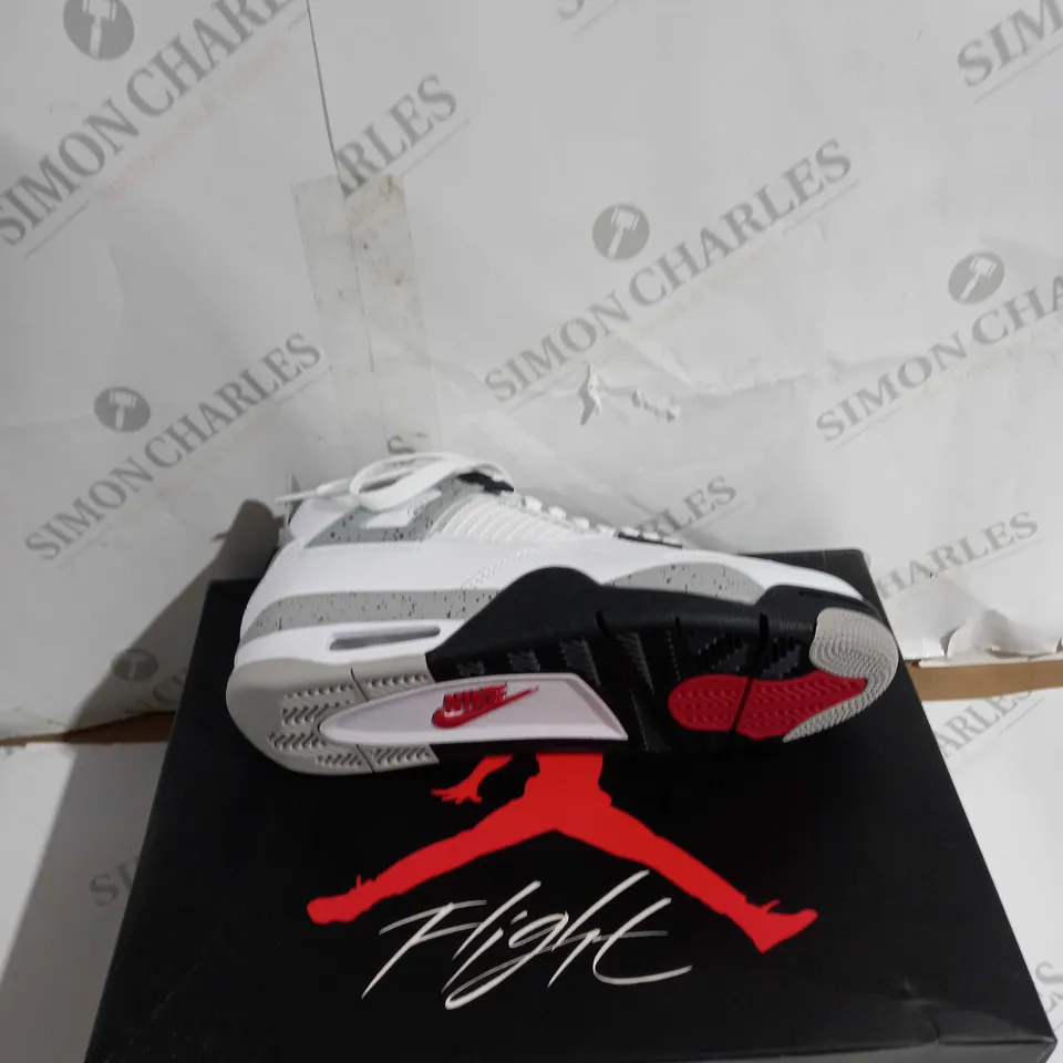 BOXED PAIR OF AIR HORDAN 4 RETRO OG UK 6 GREY/WHITE/BLACK
