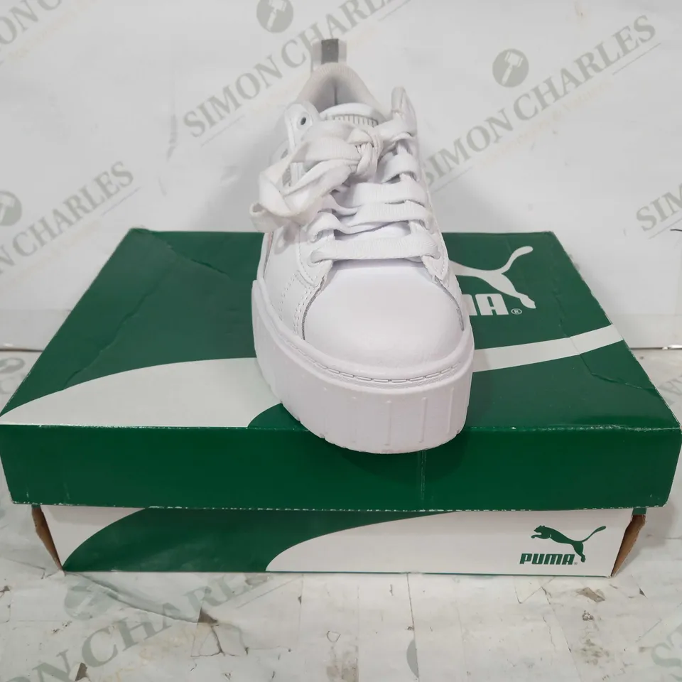BOXED PAIR OF PUMA MAYZE TRAINERS IN WHITE/SILVER/IRIDESCENT UK SIZE 3.5