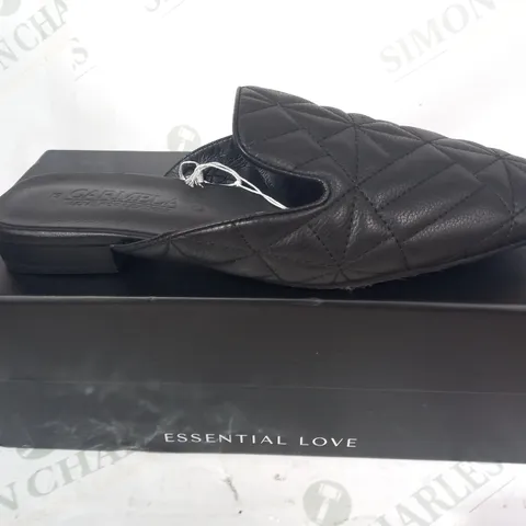 BOXED PAIR OF CARMELA QUILTED CLOSED TOE SLIP-ON SHOES IN BLACK EU SIZE 40