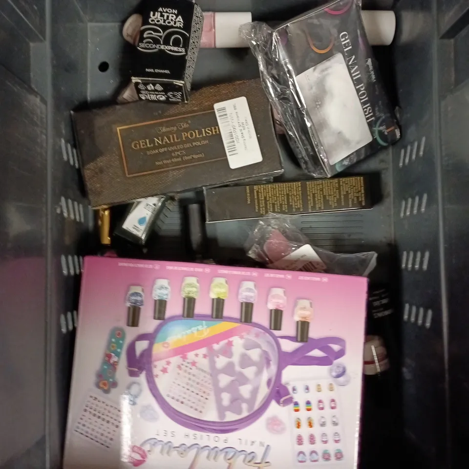 APPROXIMATELY 20 BOTTLES OF NAIL VARNISH TO INCLUDE TOMICCA, AVON ULTRA COLOUR AND MANICURIST