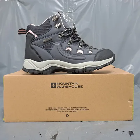 BOXED PAIR OF MOUNTAIN WAREHOUSE ADVENTURER WOMEN'S WATERPROOF WALKING BOOTS IN DARK PURPLE SIZE UK 4