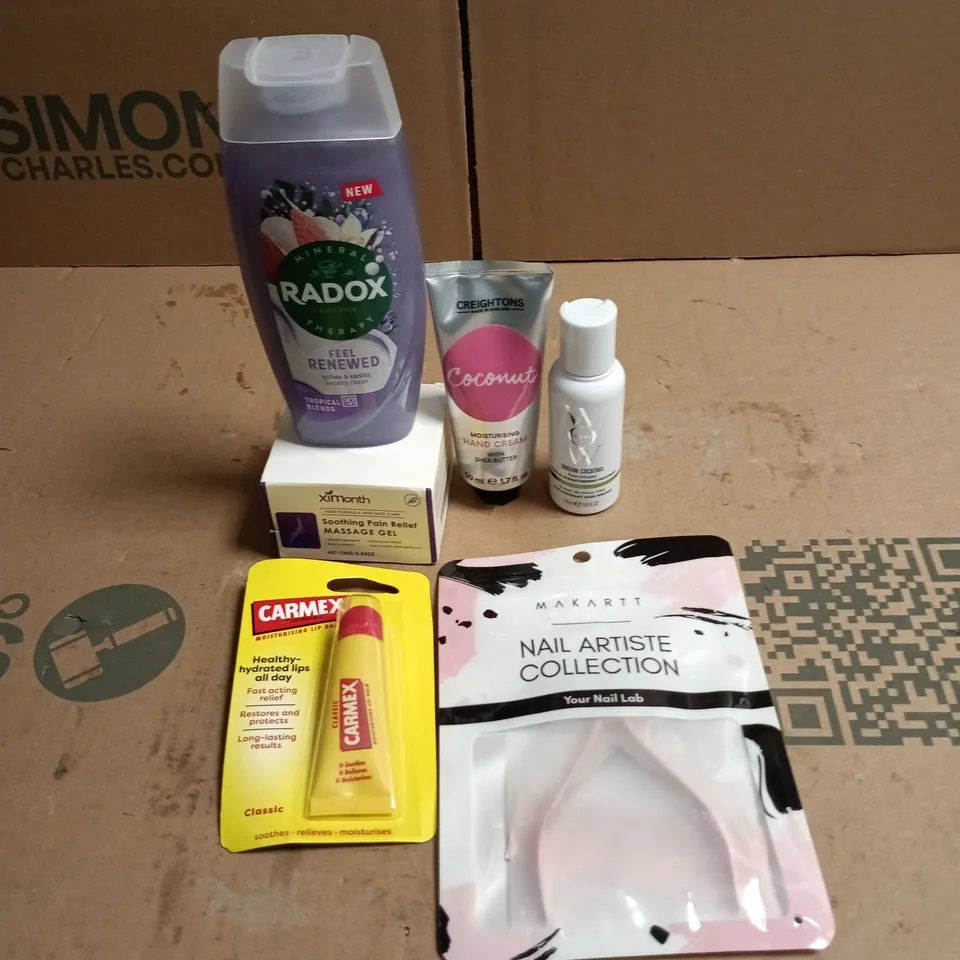 APPROXIMATEY 20 ASSORTED HEALTH AND BEAUTY PRODUCTS TO INCLUDE - RADOX SHOWER CREAM - CREIGHTON'S HAND CREAM AND CARMEX LIP BALM
