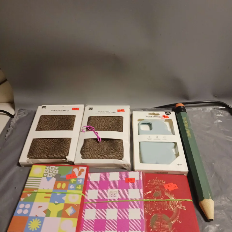 MEDIUM BOX OF APPROXIMATELY 20 ASSORTED HOUSEHOLD ITEMS TO INCLUDE PHONE CASES, CARDS AND GIFT WRAP