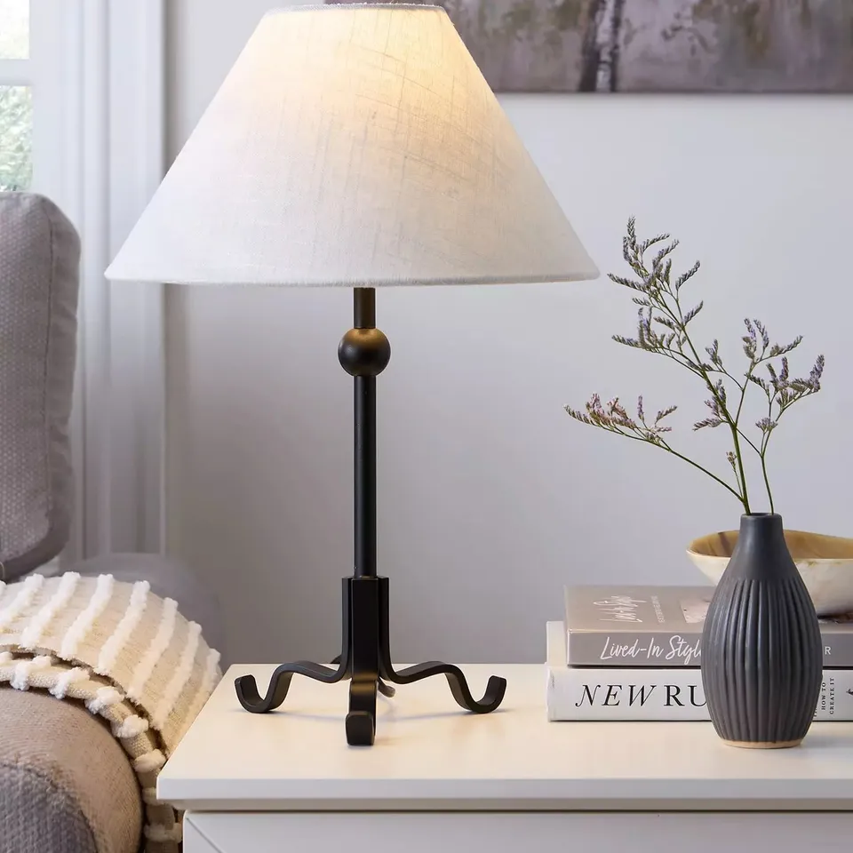 BOXED FARMHOUSE TABLE LAMP